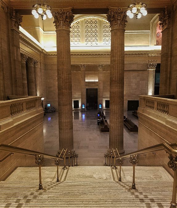 Chicago Union Station, Great Hall stairwell